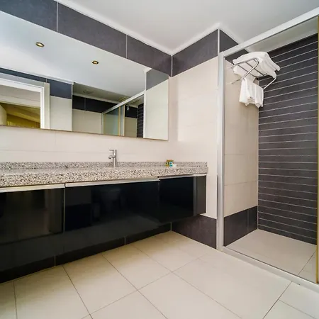 Delfino Apartmanhotel 4*