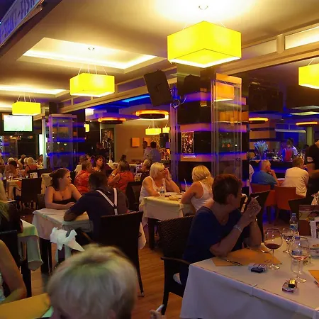 Aparthotel Delfino 3*